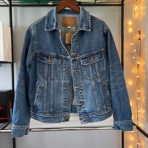 AMERICAN EAGLE MEDIUM WASH DENIM JACKET